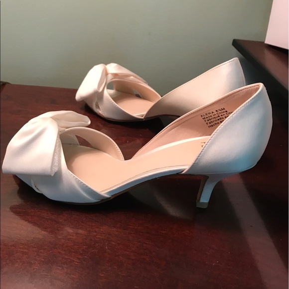 Ivory shoes - Picture 2 of 2