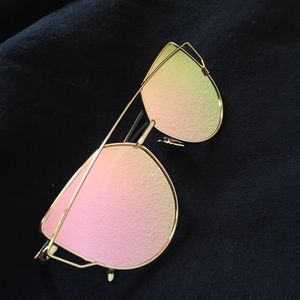 Gold frame rose gold mirror lens sunglasses 😎