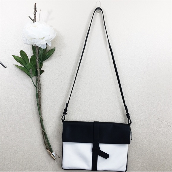 60 off Zara Handbags Zara Basic Collection B&W Envelope Shoulder