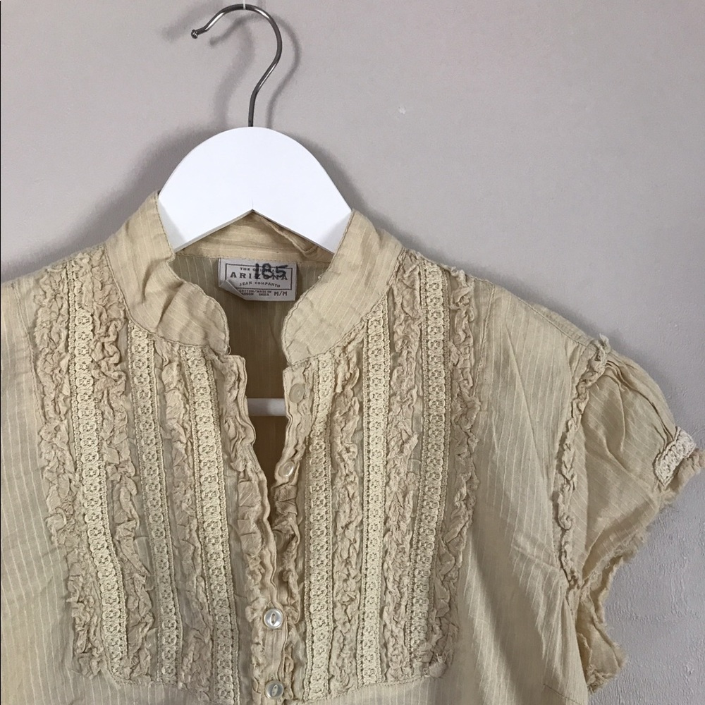 Blouse with lace details