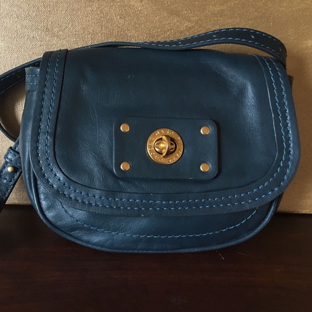MARC JACOBS "TOTALLY TURNLOCK BELL" CROSSBODY