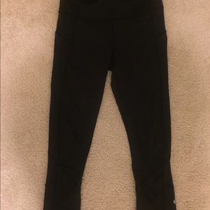 LULULEMON Black Yogas w/ pockets & zippers 💕