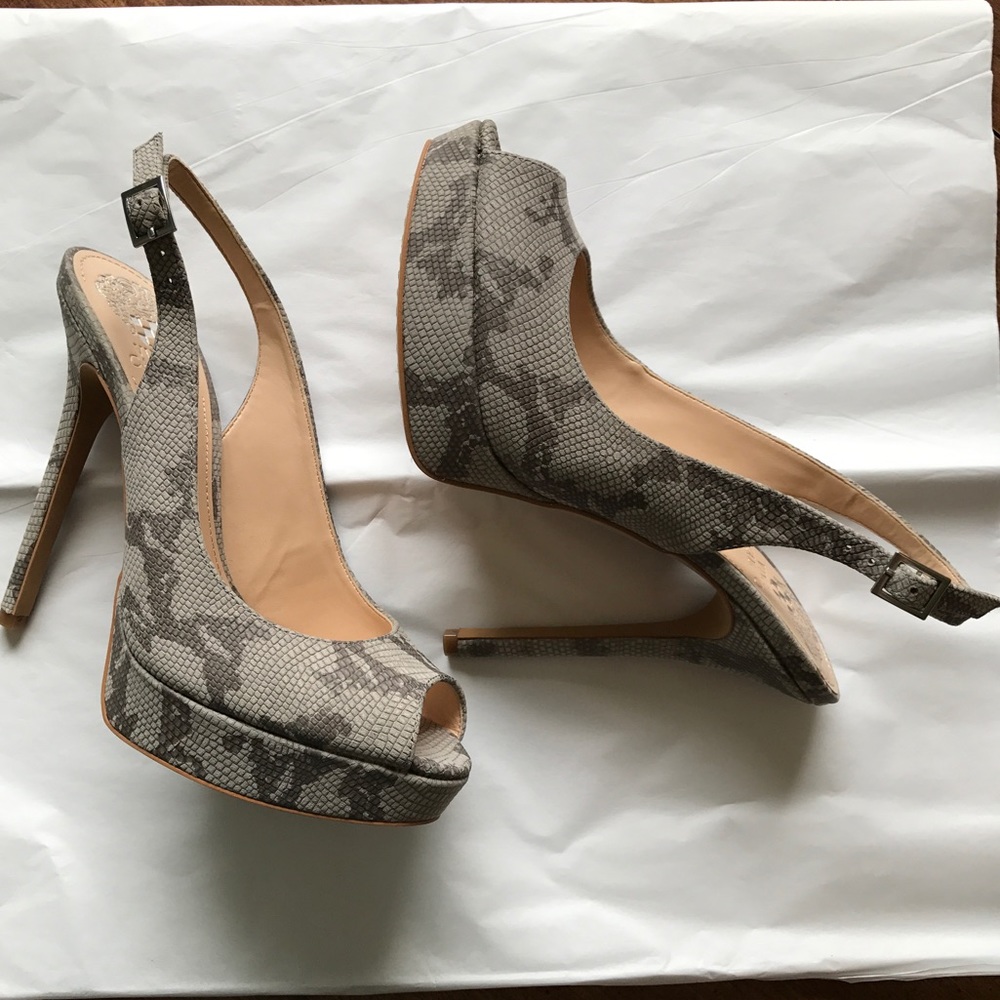 NWOT Vince Camuto Snakeskin Slingback Heels