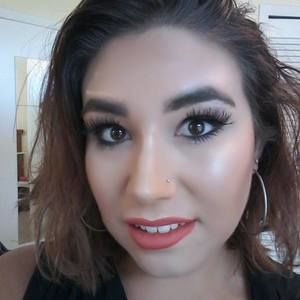 Meet your Posher, Alaura