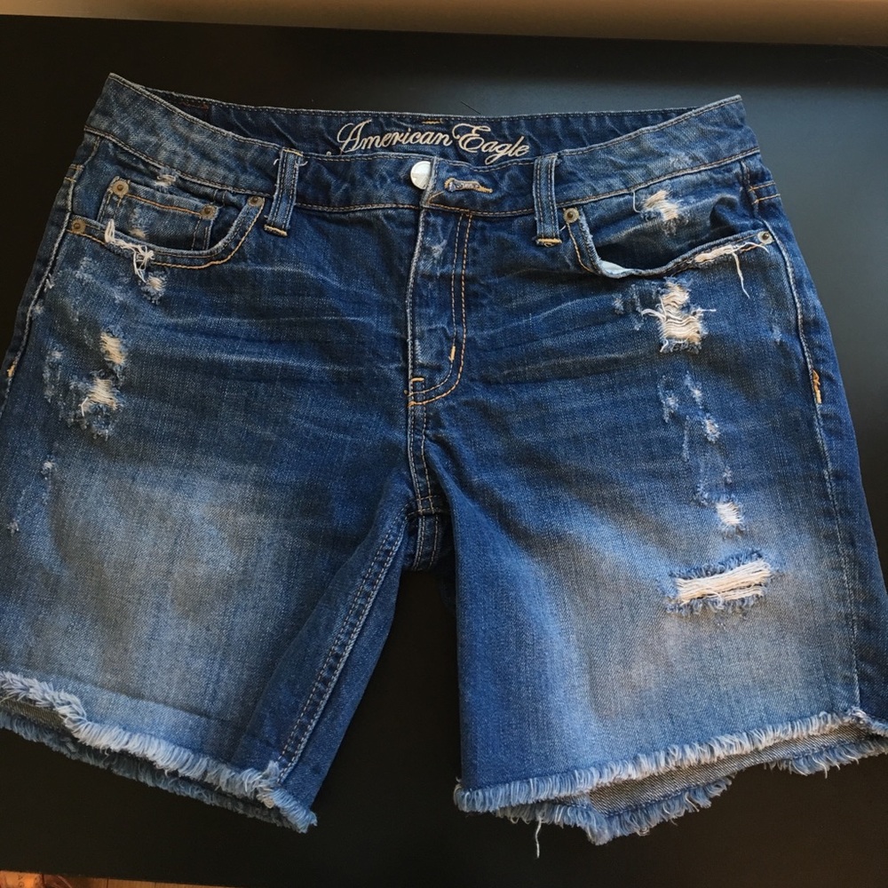 American Eagle - Distressed jean shorts - Size 6