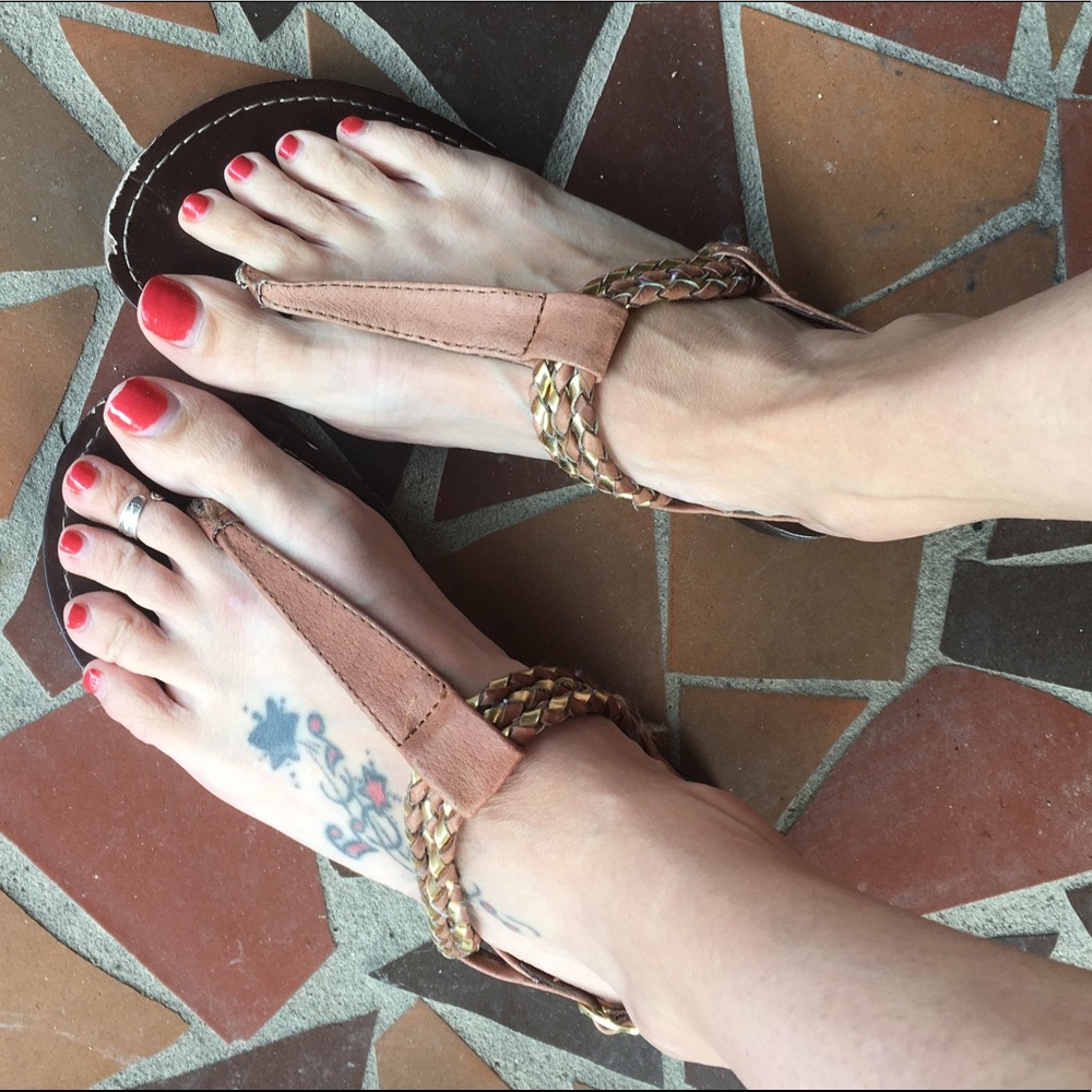 Steve Madden strappy brown gold sandals shoes