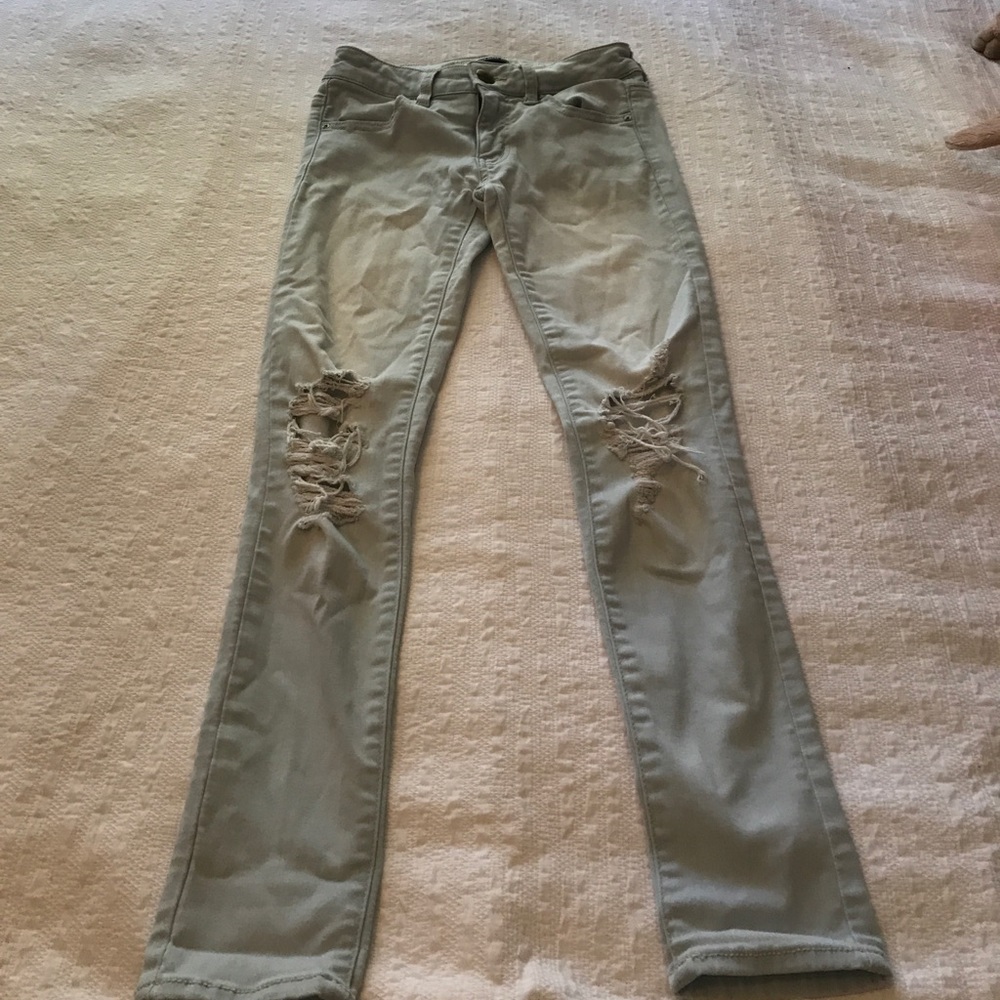 cute light washed jeans perfect for the summer