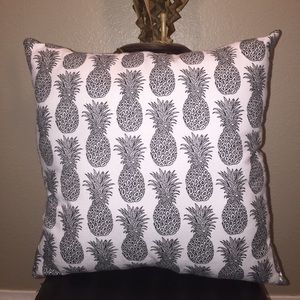 HOME DECOR PINEAPPLE THROW PILLOWS