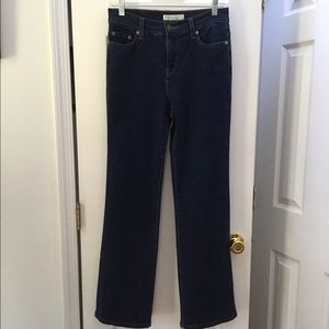 👖Levi's 512 Perfectly Slimming Boot Cut Jeans 👖