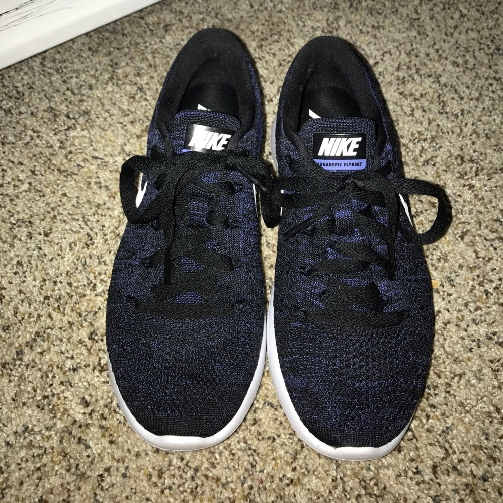 Nike Tennis Shoes