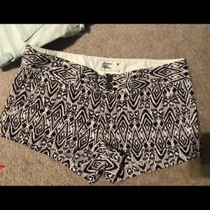 American Eagle size 00 patterned shorts