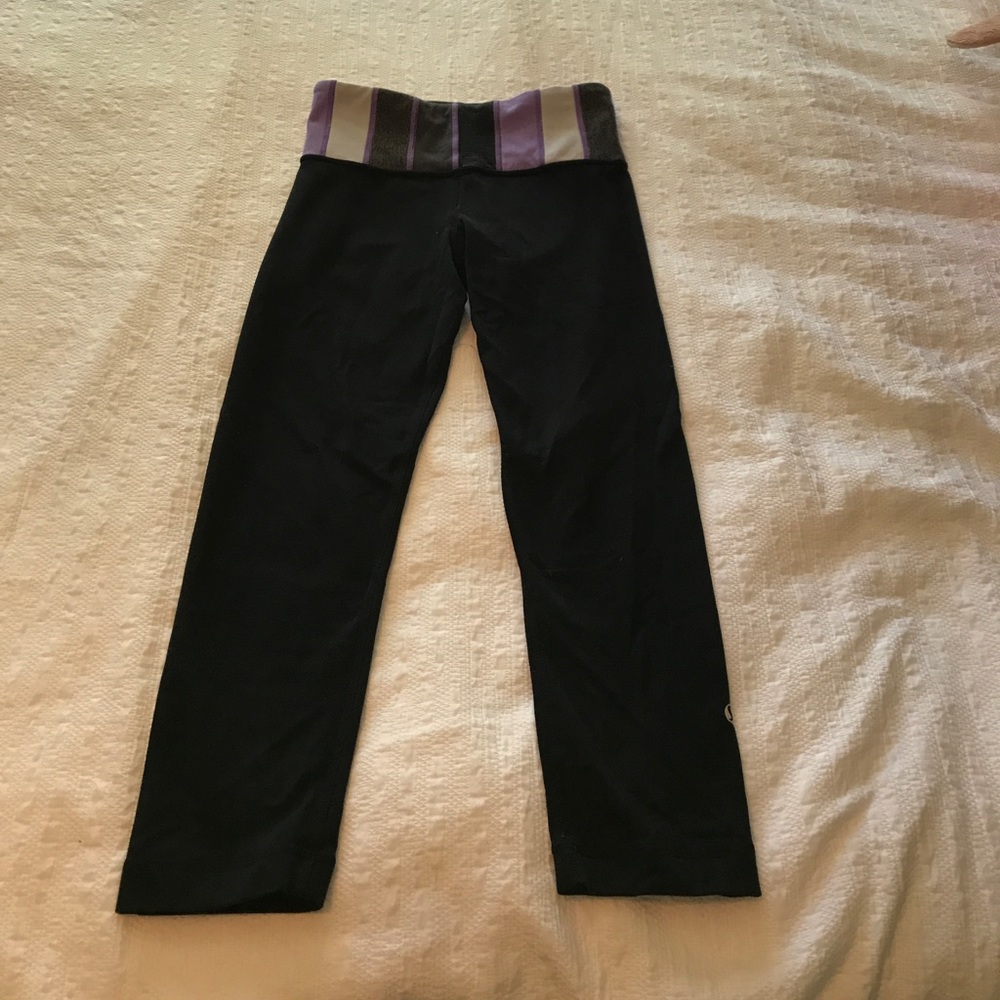 Super cute cropped Lululemon Yogas!