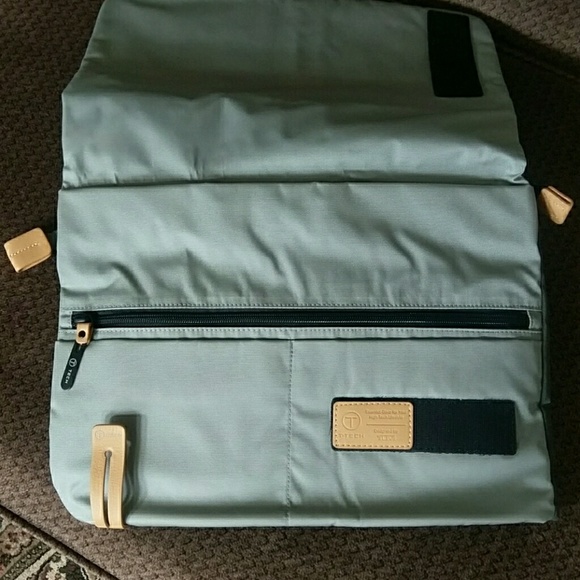 Last One NWOT Tumi T-Tech Civ Ryan Slim Crossbody - Picture 2 of 6