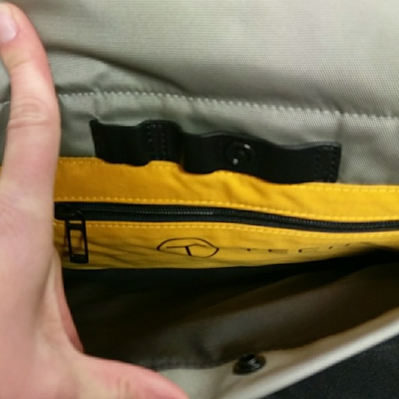 Last One NWOT Tumi T-Tech Civ Ryan Slim Crossbody - Picture 3 of 6