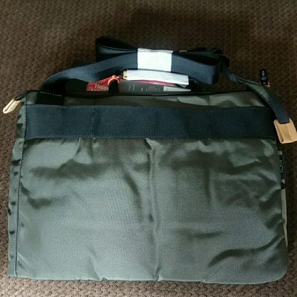 Last One NWOT Tumi T-Tech Civ Ryan Slim Crossbody - Picture 4 of 6