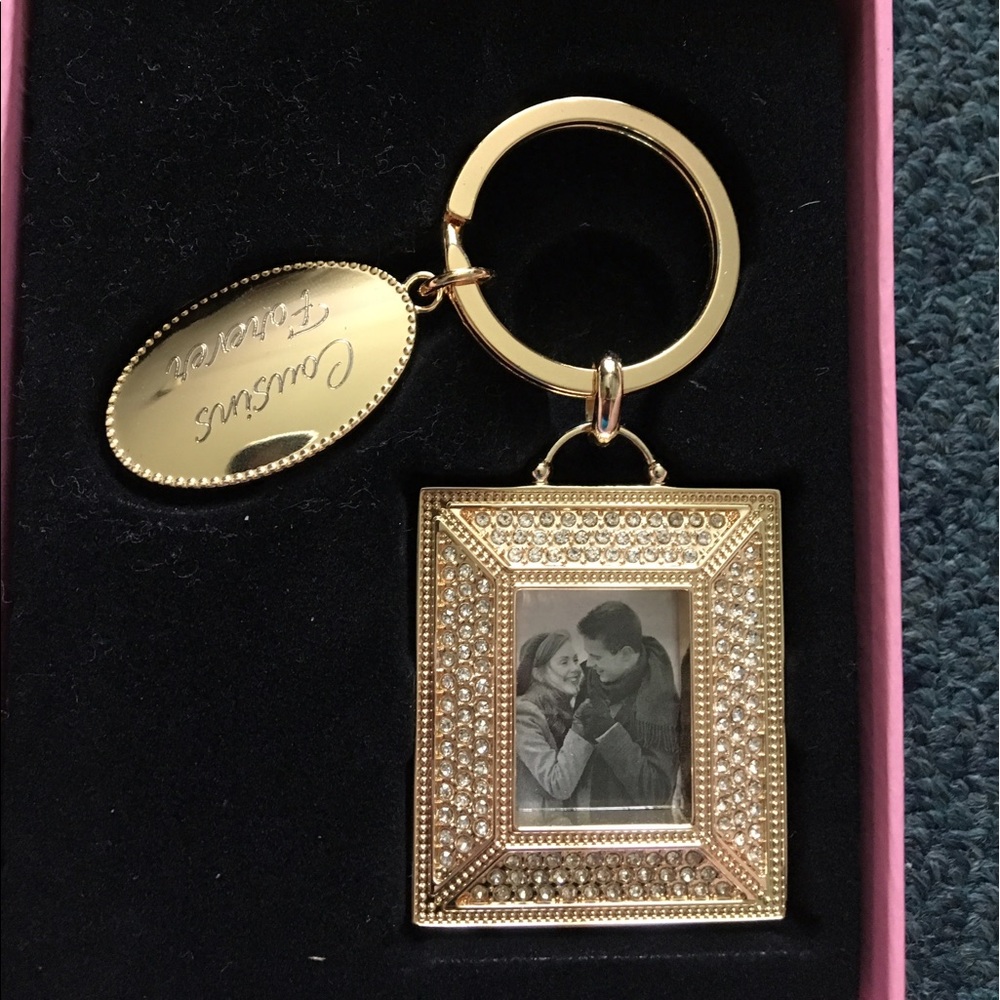 Customized keychain "cousins forever"