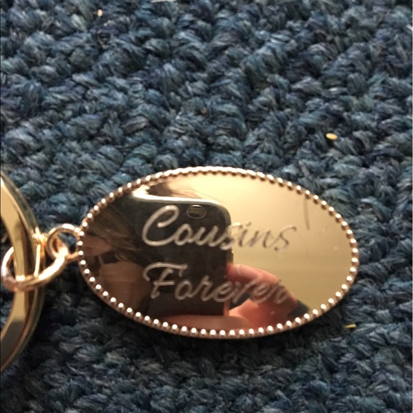 Customized keychain "cousins forever" - Picture 2 of 4