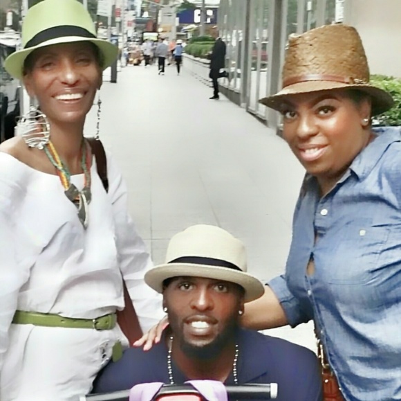 Meet your Posher, Mona - Picture 3 of 5