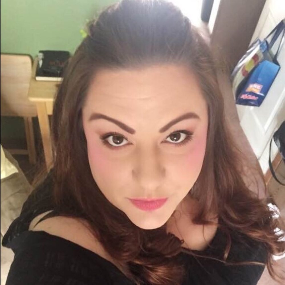 Meet your Posher, Nikolle