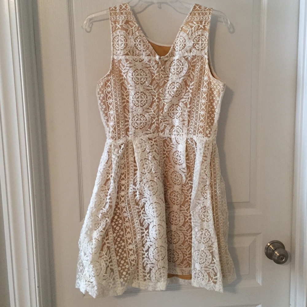 Esley Lace Overlay Dress - Picture 4 of 6