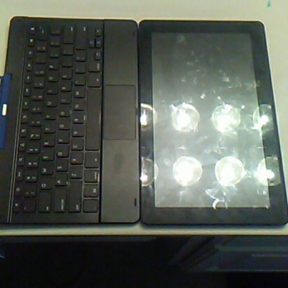 Labtop With keyboard - Picture 3 of 4