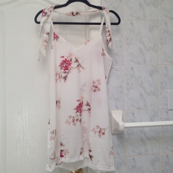 Beach dress/ cover up - Picture 3 of 4