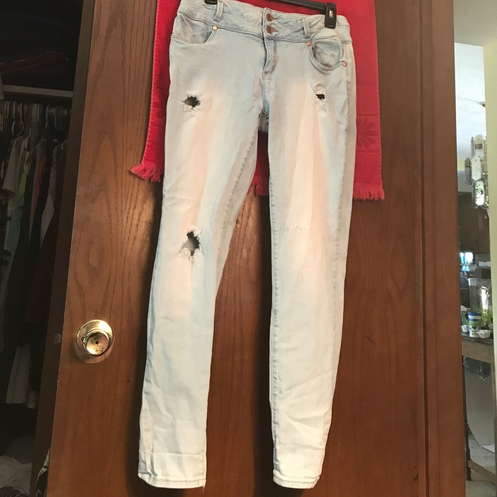 Refuge distressed jeans