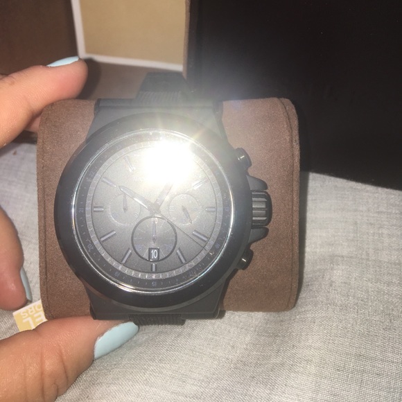 NWT men's Michael Kors Dylan silicon with box - Picture 2 of 4