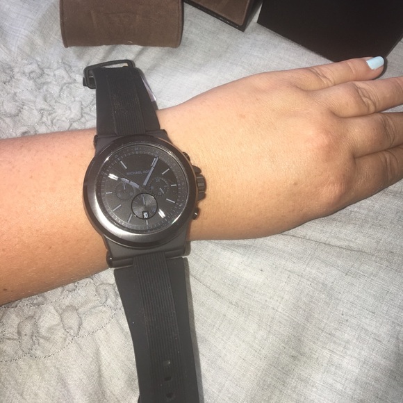 NWT men's Michael Kors Dylan silicon with box - Picture 3 of 4