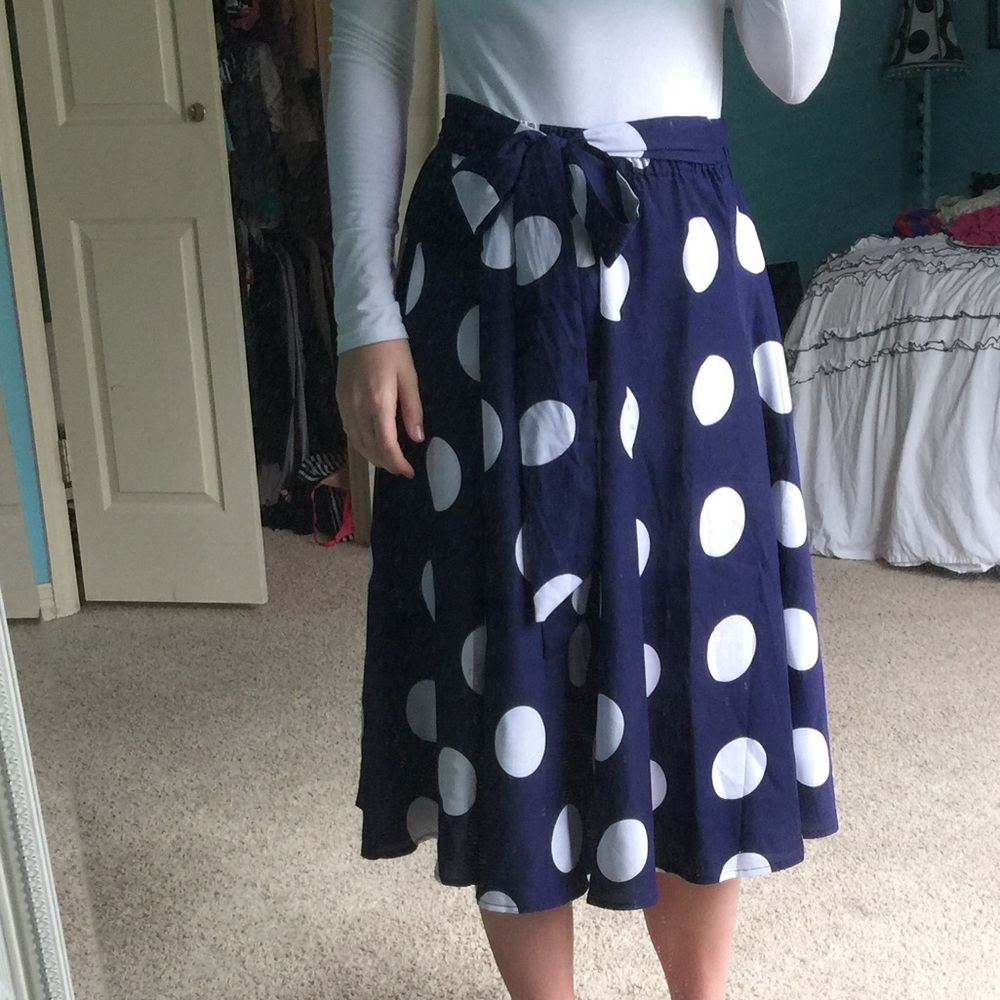 <<<SOLD>>>NWT Navy and white polka dot skirt
