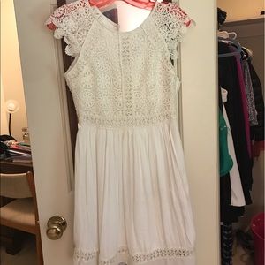 A white hollister dress size 0 NEVER WORN