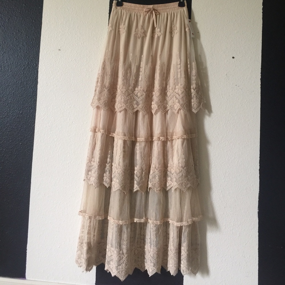 NWT cream/tan lace skirt