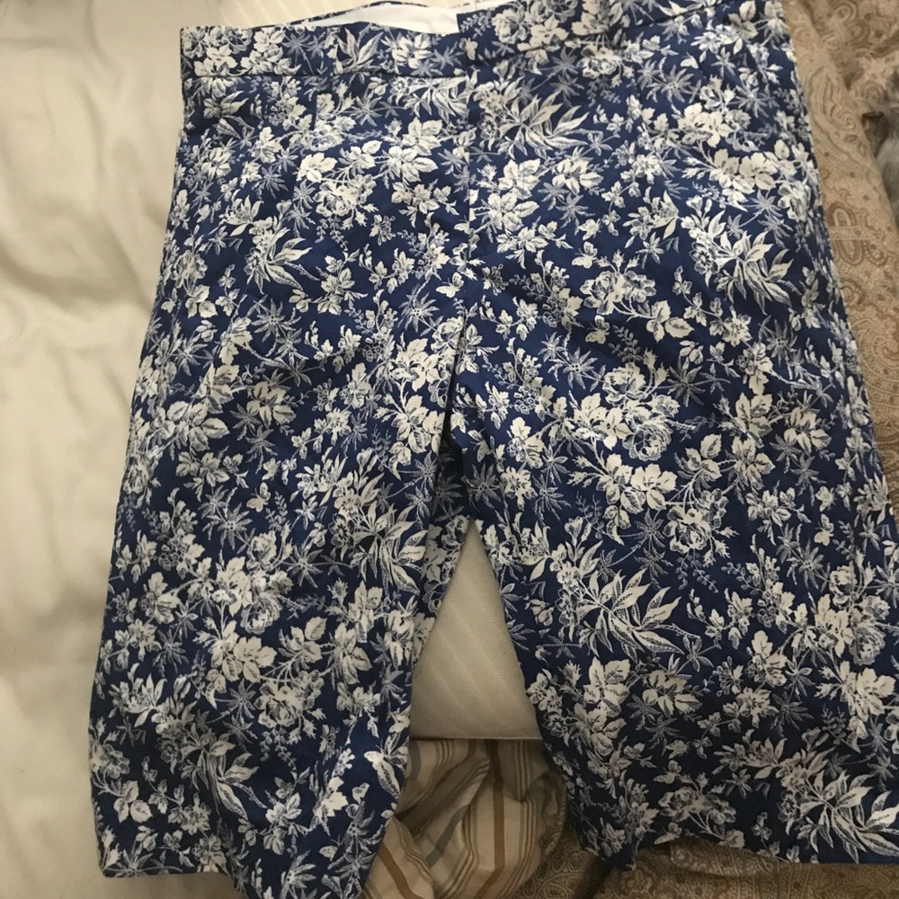 Floral print slim fit shorts