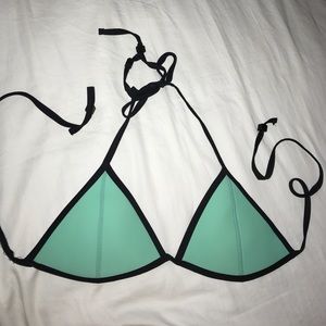 Triangl bikini top