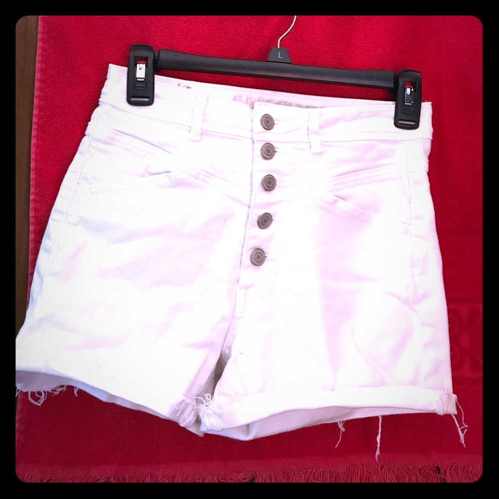 American Eagle white shorts