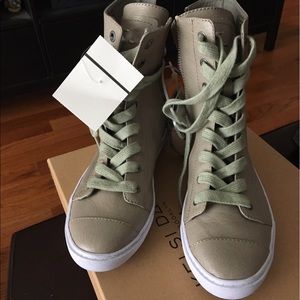 KDB high top sneakers Genuine leather NWT