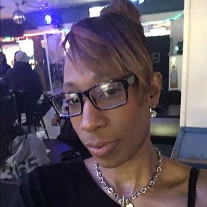 Meet your Posher, Myra