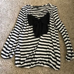 Breezy quarter sleeve bow in front top