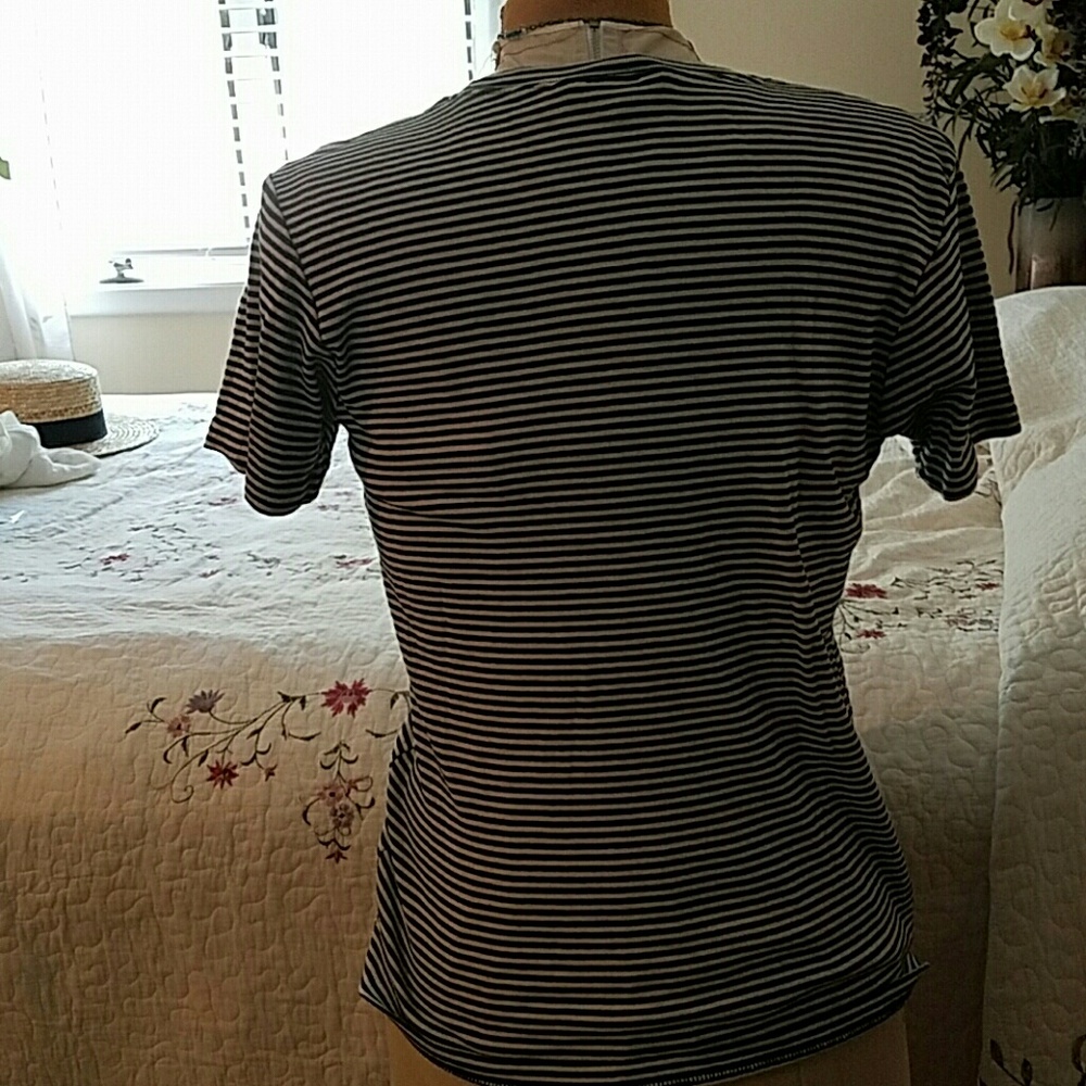 Gap Favorite T - Picture 3 of 5