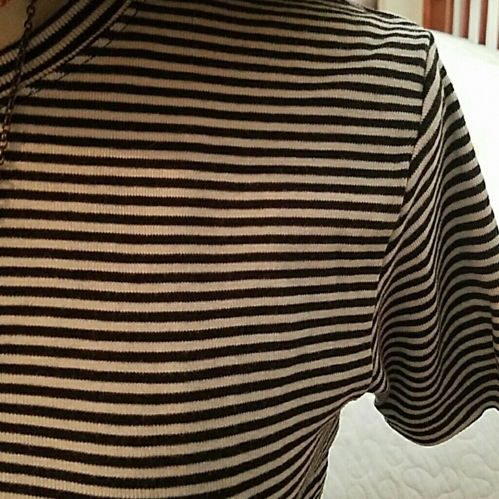 Gap Favorite T - Picture 4 of 5