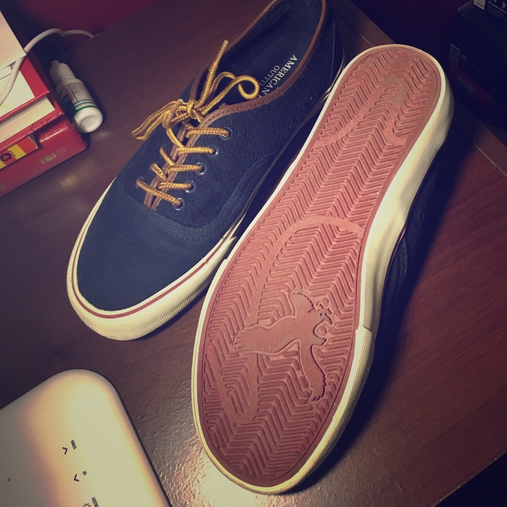 Mens red bottom American eagle board shoes.