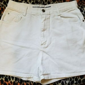 White Basic 955 Jeans Shorts. Sz 11