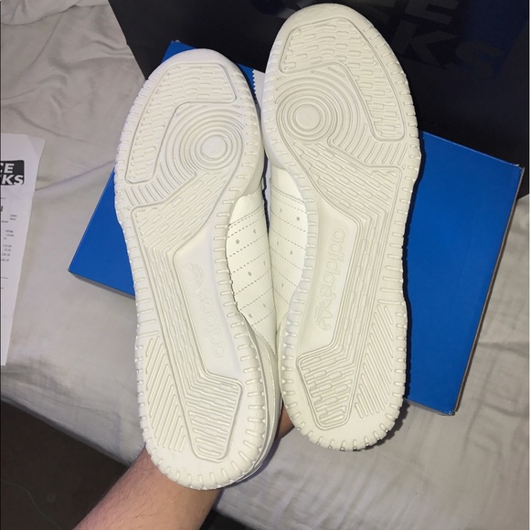 Yeezy calabasas 100% authentic - Picture 4 of 4
