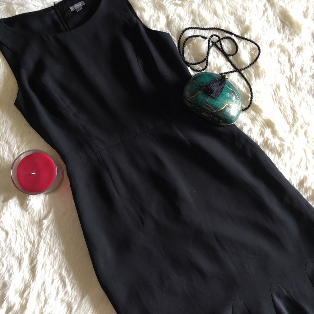 🍾Ann Taylor Little Black Flounce Dress🍾