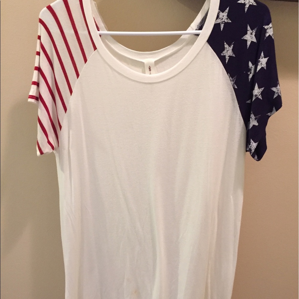 Flows patriotic top