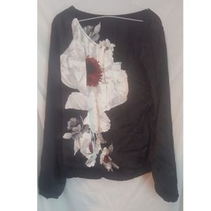 Cute blouse missing tag