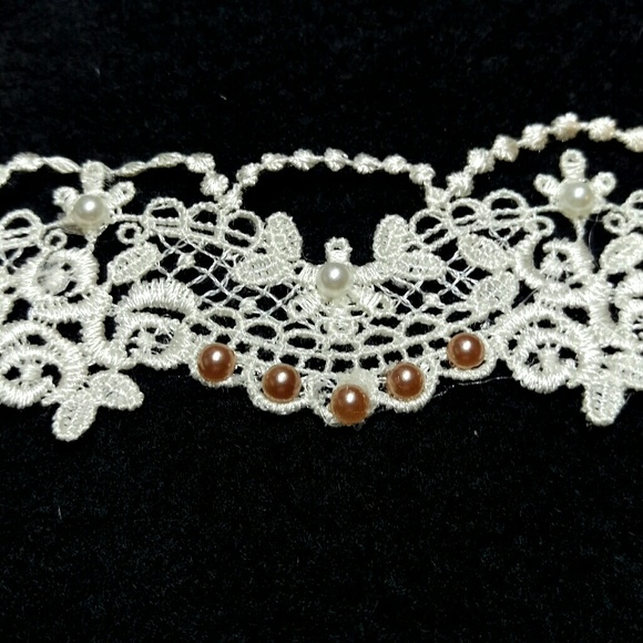 Ivory lace cuff bracelet - Picture 2 of 4