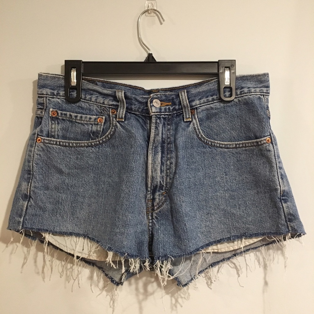 HIGH WAISTED 550 LEVI'S SHORTS!