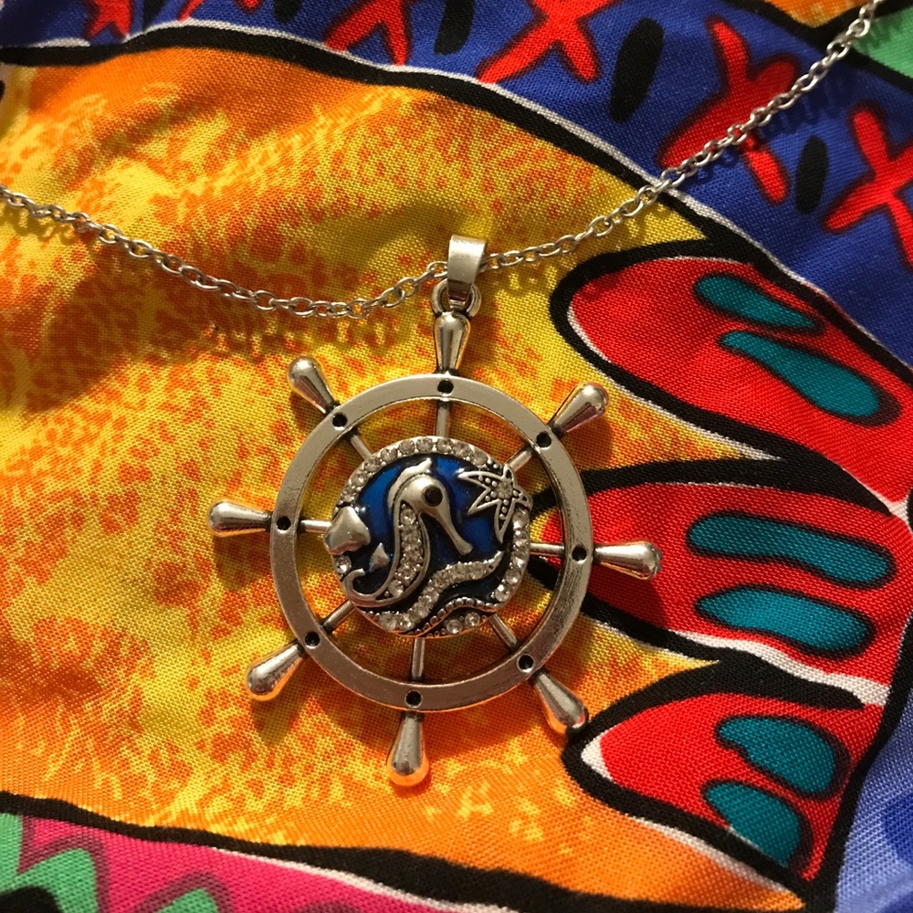 Snap silver helm necklace with nautical snap