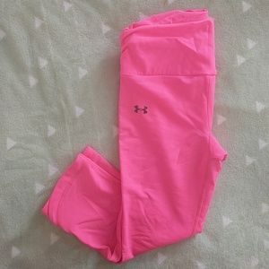 Under Armour crop compression pants